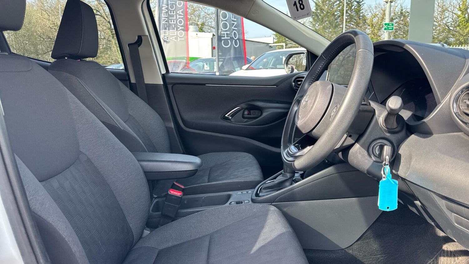 Used Toyota Yaris 2024 for sale - 78146057: Photo 12