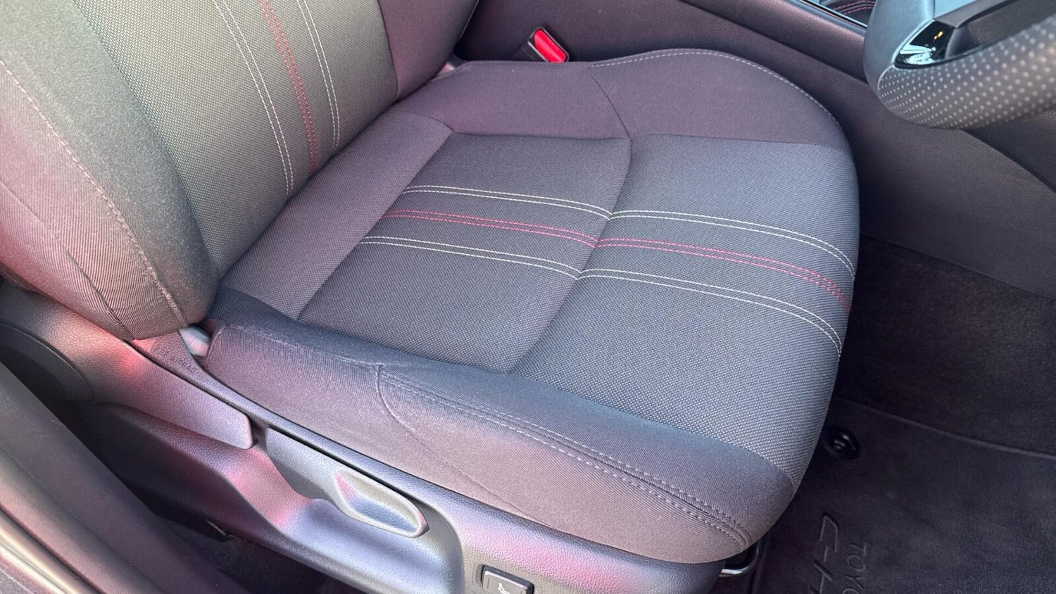 Used Toyota C-HR 2022 for sale - 78183410: Photo 18