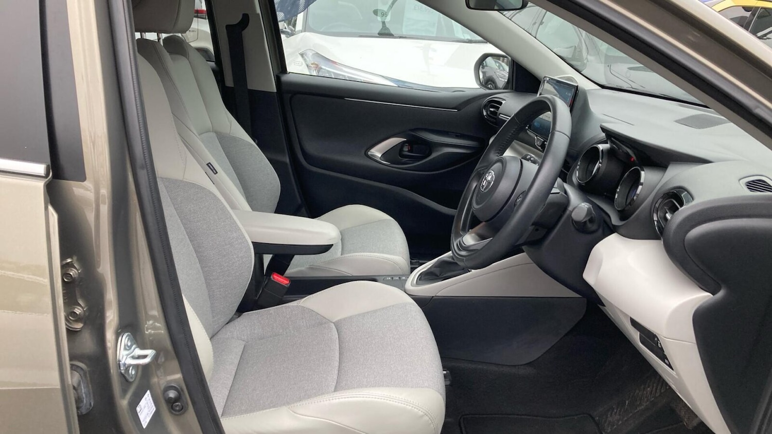 Used Toyota Yaris 2024 for sale - 77951430: Photo 11