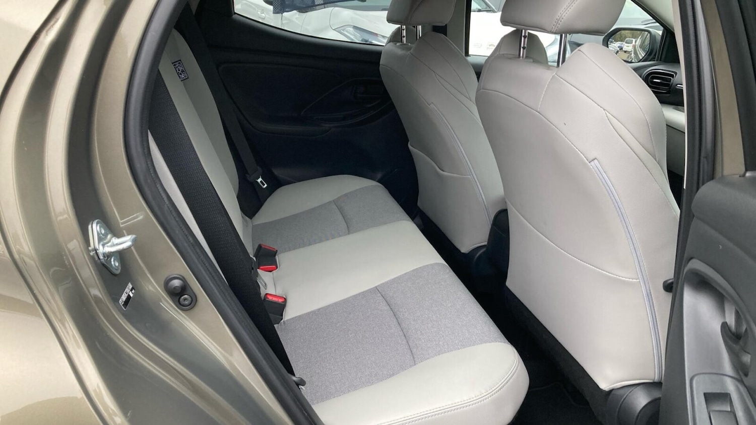 Used Toyota Yaris 2024 for sale - 77951430: Photo 12