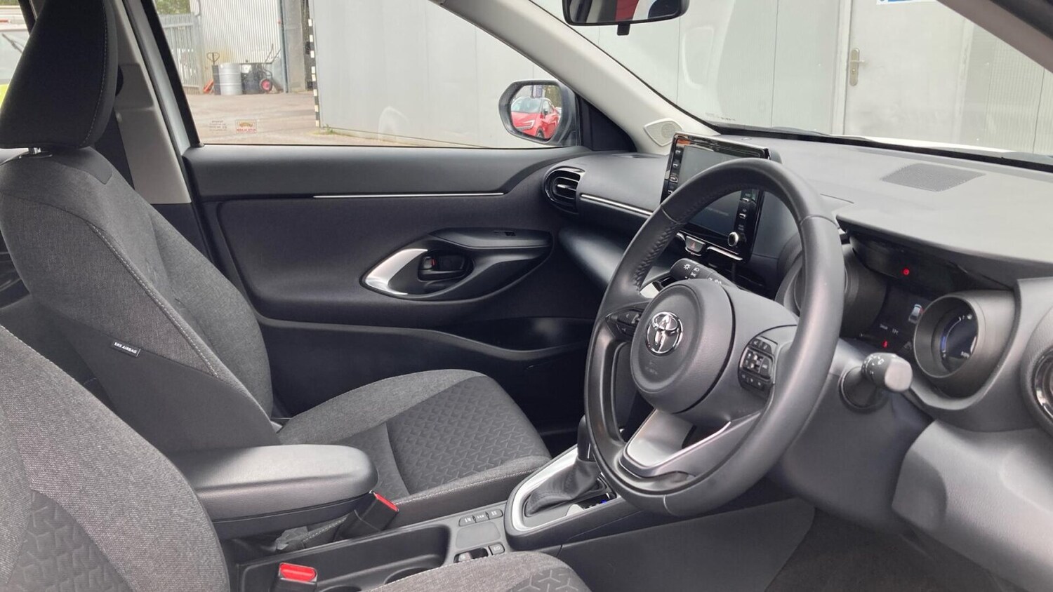 Used Toyota Yaris Cross 2023 for sale - 77826359: Photo 14