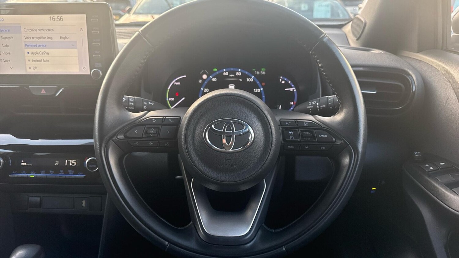 Used Toyota Yaris Cross 2023 for sale - 76676372: Photo 8