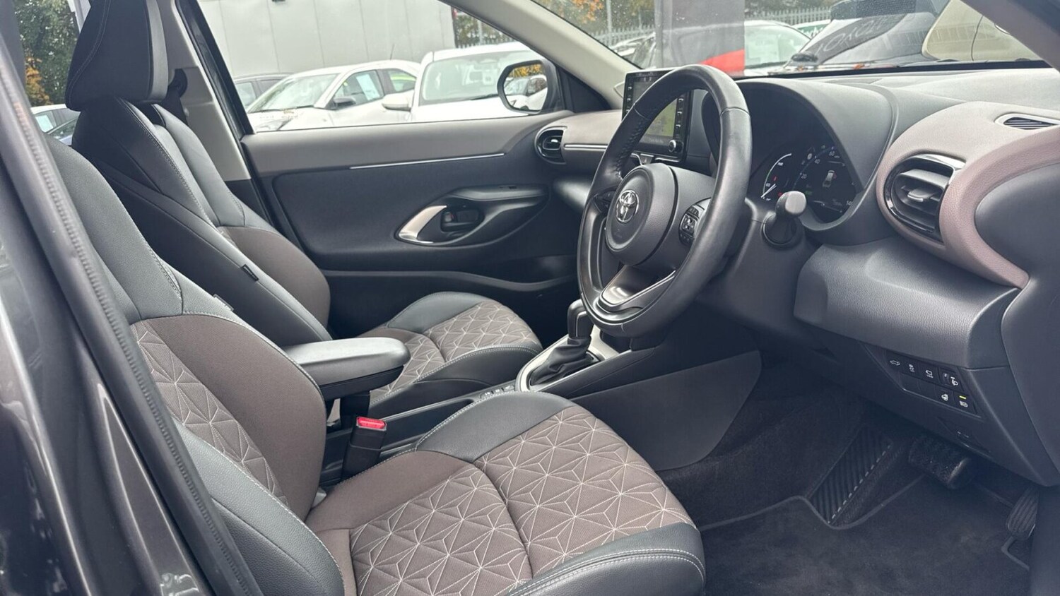 Used Toyota Yaris Cross 2023 for sale - 76676156: Photo 11