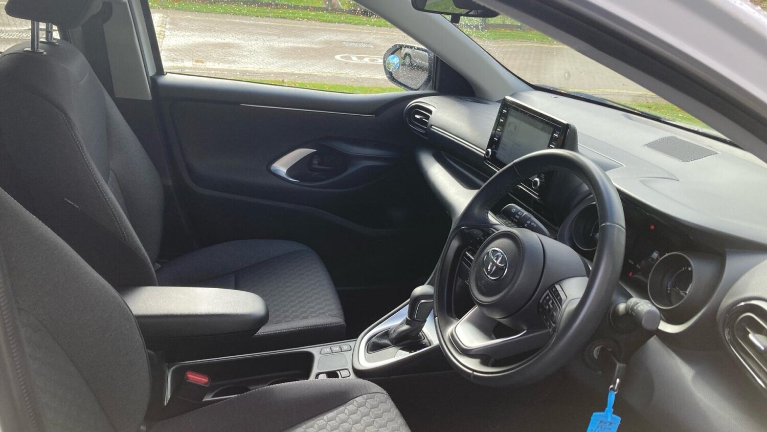 Used Toyota Yaris 2024 for sale - 76678369: Photo 11