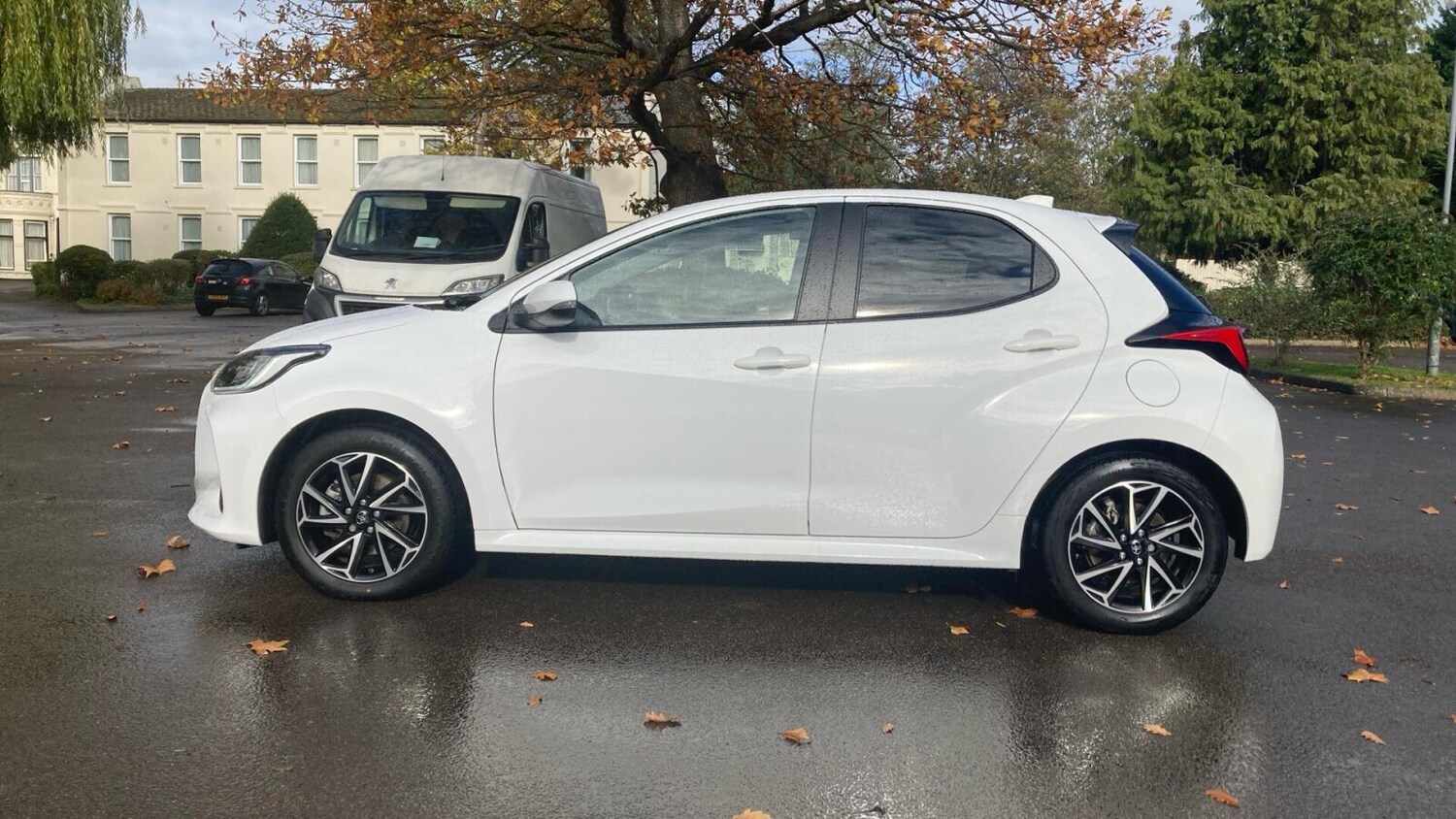 Used Toyota Yaris 2024 for sale - 76678369: Photo 17