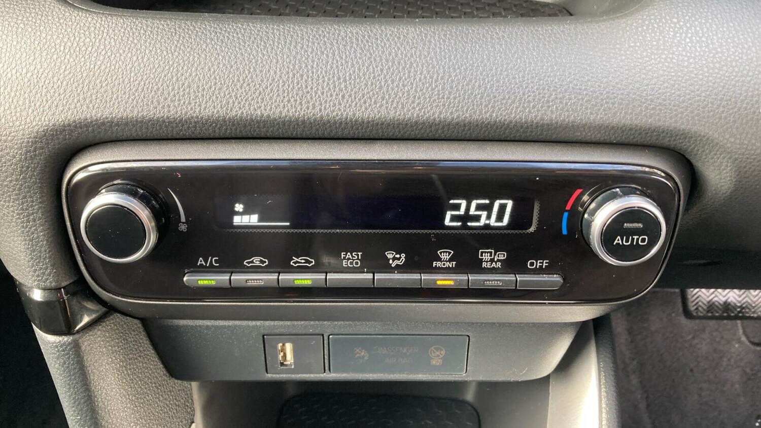 Used Toyota Yaris 2024 for sale - 76678369: Photo 25