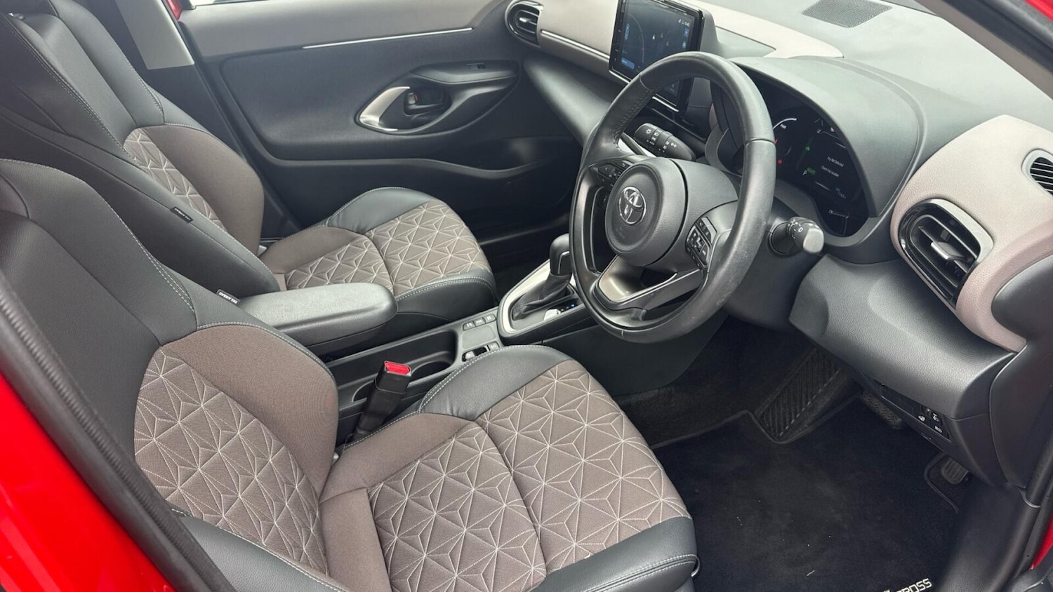 Used Toyota Yaris Cross 2023 for sale - 76837334: Photo 11