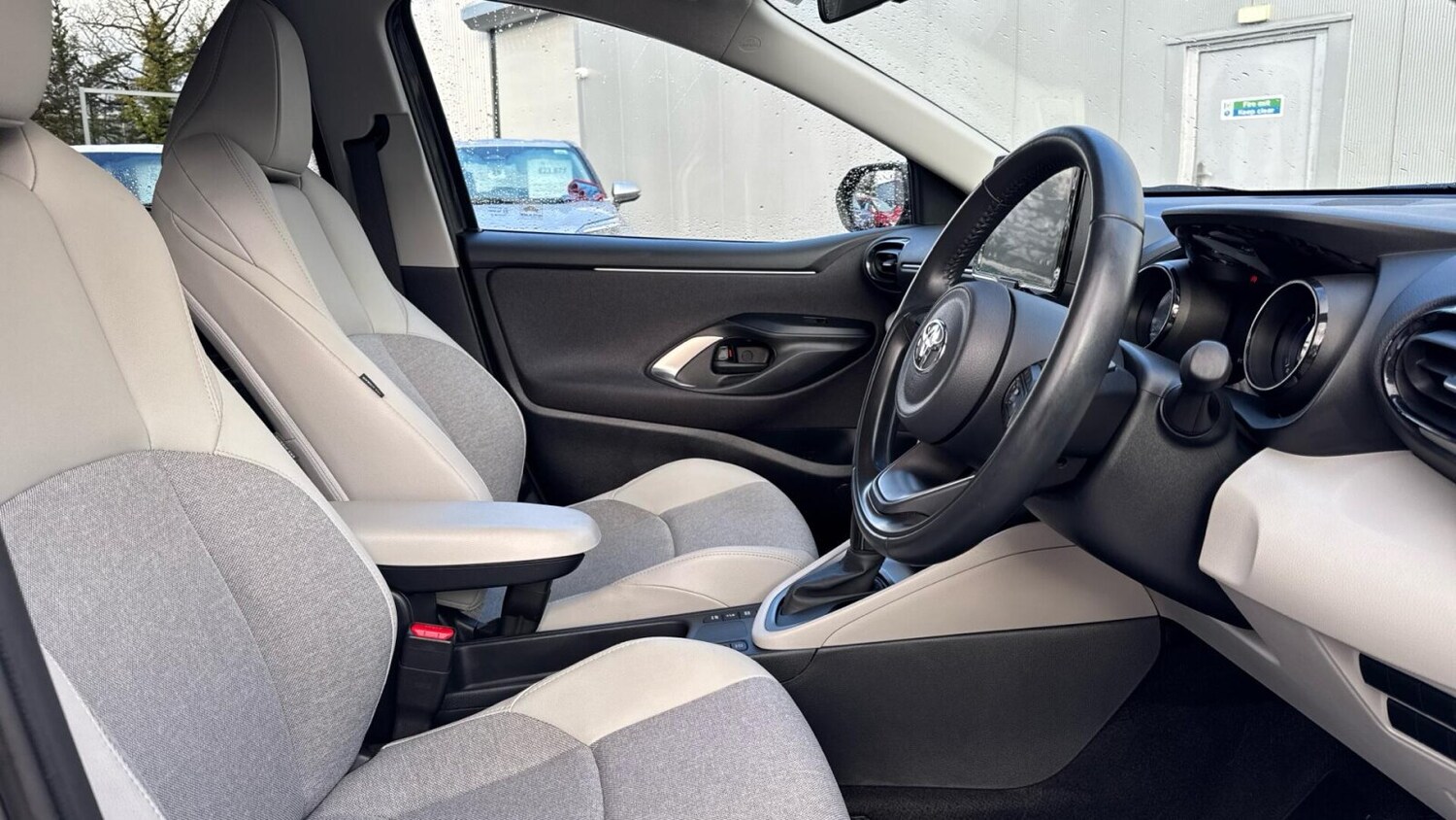 Used Toyota Yaris 2023 for sale - 77227845: Photo 11