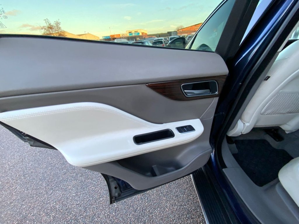 Used Jaguar F-Pace 2018 for sale - 77227591: Photo 39