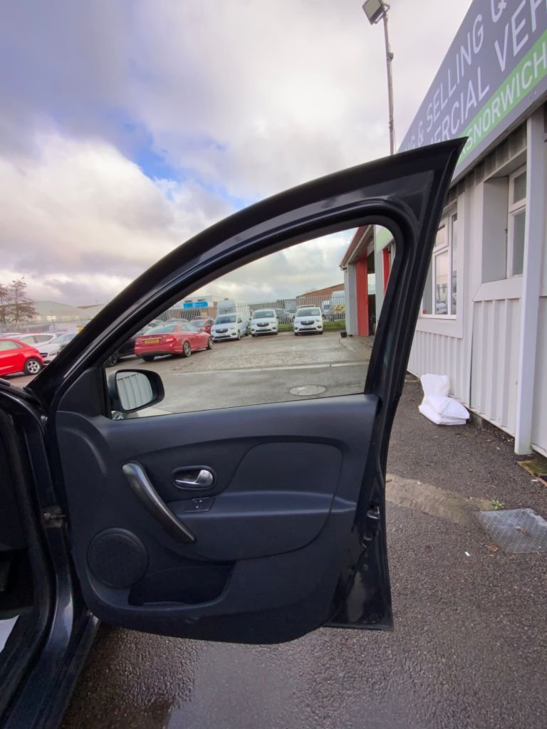 Used Dacia Sandero Stepway 2016 for sale - 77263844: Photo 15