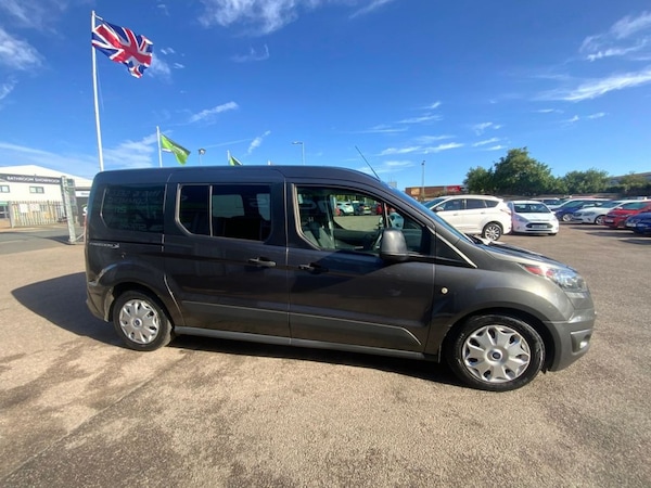 Used Ford Grand Tourneo Connect 2017 for sale - 75727646: Photo 6
