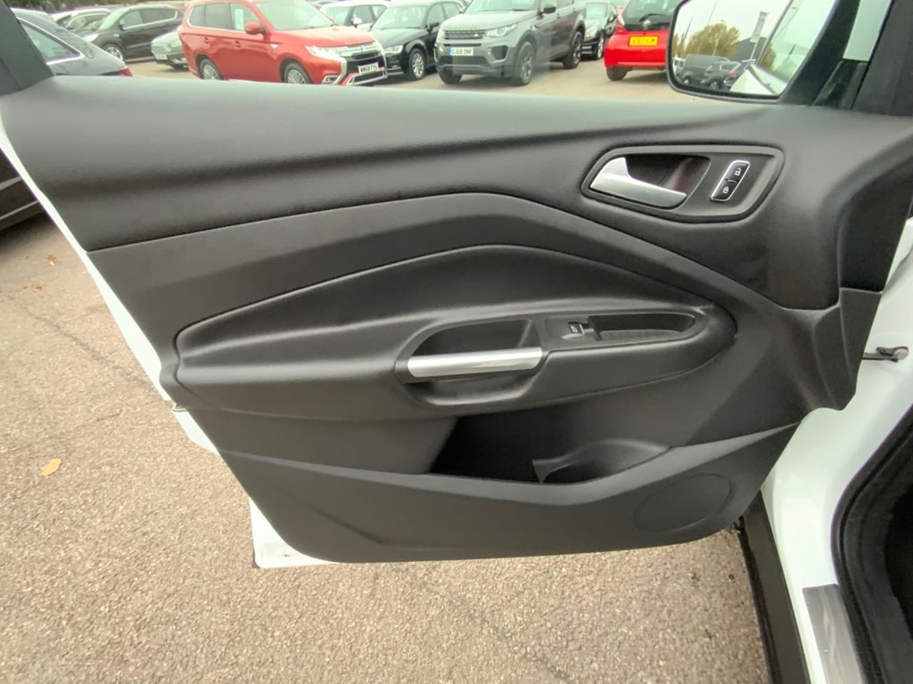 Used Ford Kuga 2016 for sale - 76303918: Photo 41