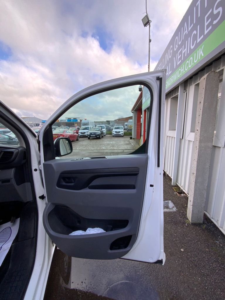 Used Vauxhall Vivaro 2021 for sale - 77263299: Photo 18