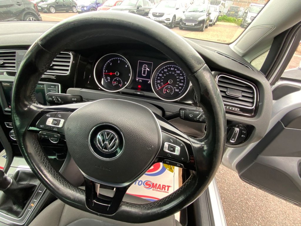 Used Volkswagen Golf 2015 for sale - 76081128: Photo 14