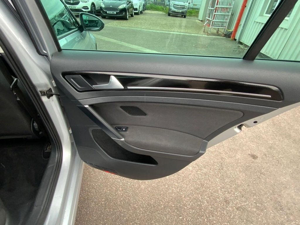 Used Volkswagen Golf 2015 for sale - 76081128: Photo 30