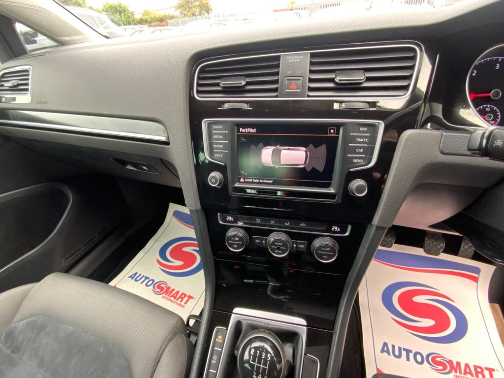 Used Volkswagen Golf 2015 for sale - 76081128: Photo 32