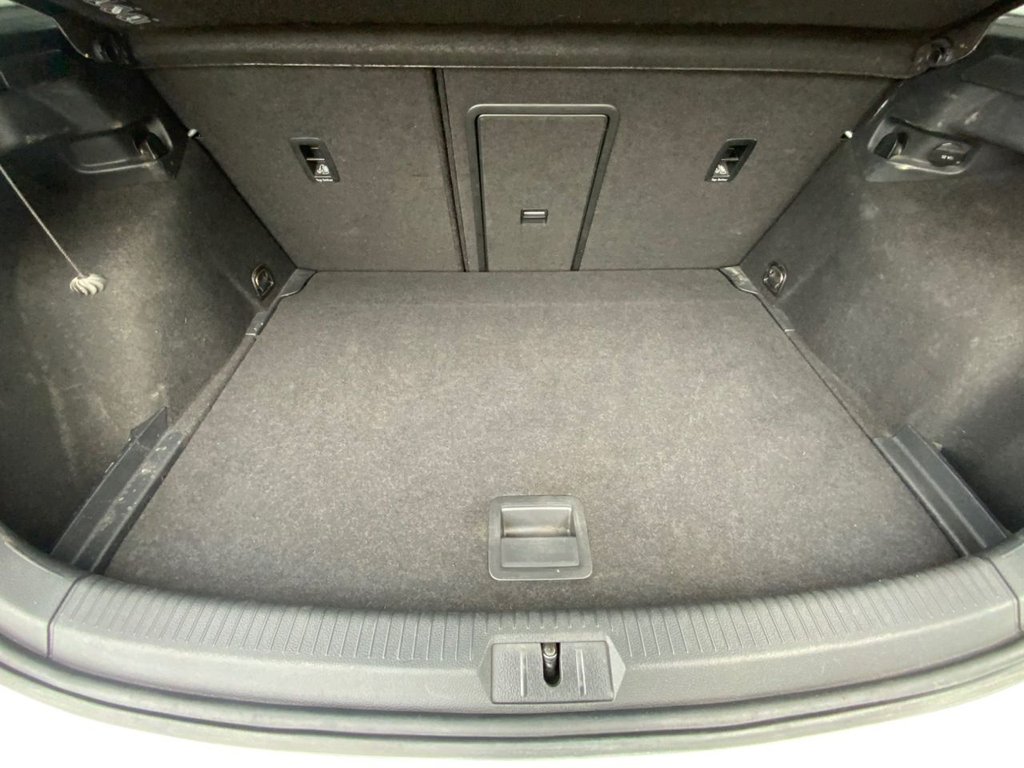 Used Volkswagen Golf 2015 for sale - 76081128: Photo 36