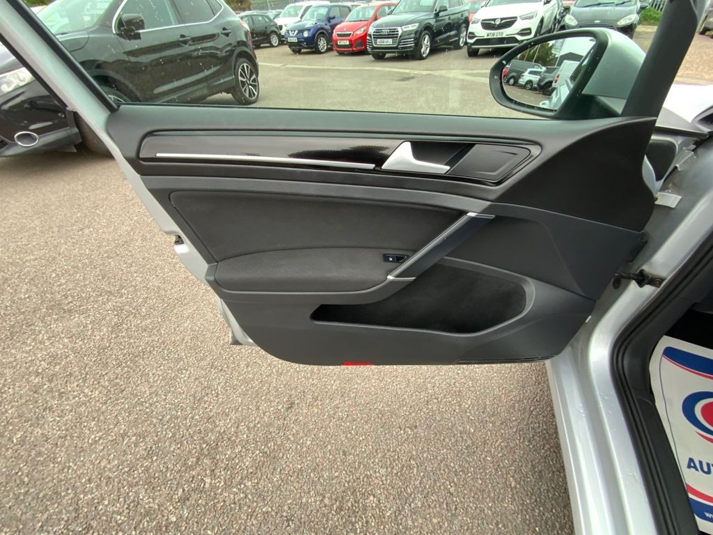 Used Volkswagen Golf 2015 for sale - 76081128: Photo 39