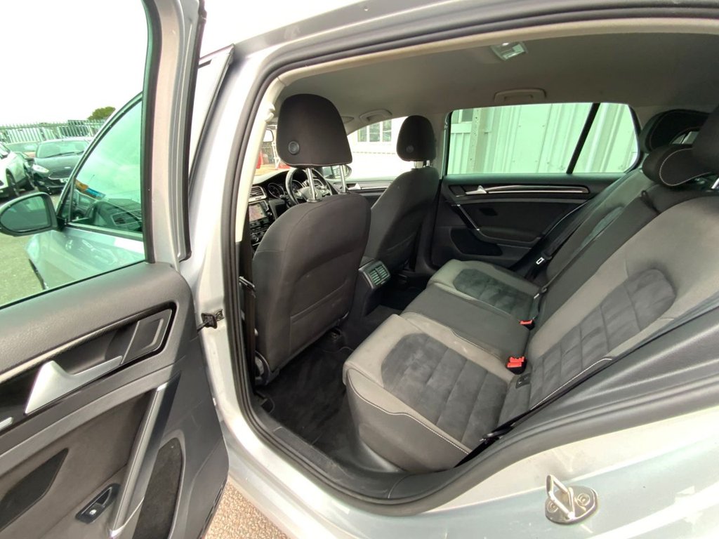 Used Volkswagen Golf 2015 for sale - 76081128: Photo 40