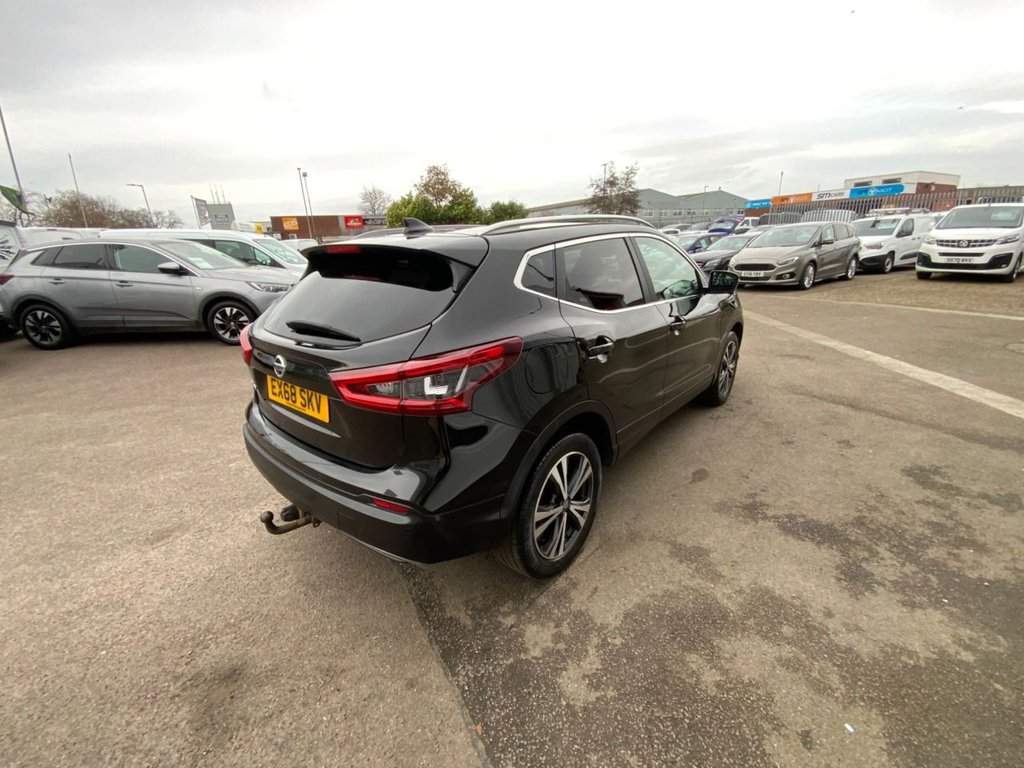 Used Nissan Qashqai 2018 for sale - 77642619: Photo 9