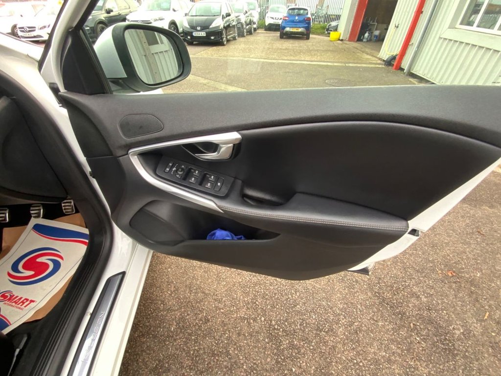 Used Volvo V40 2016 for sale - 76482220: Photo 12