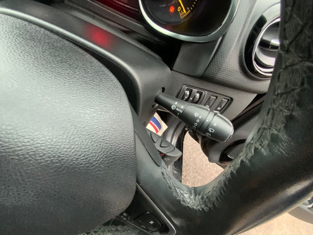 Used Renault Clio 2015 for sale - 76655165: Photo 24