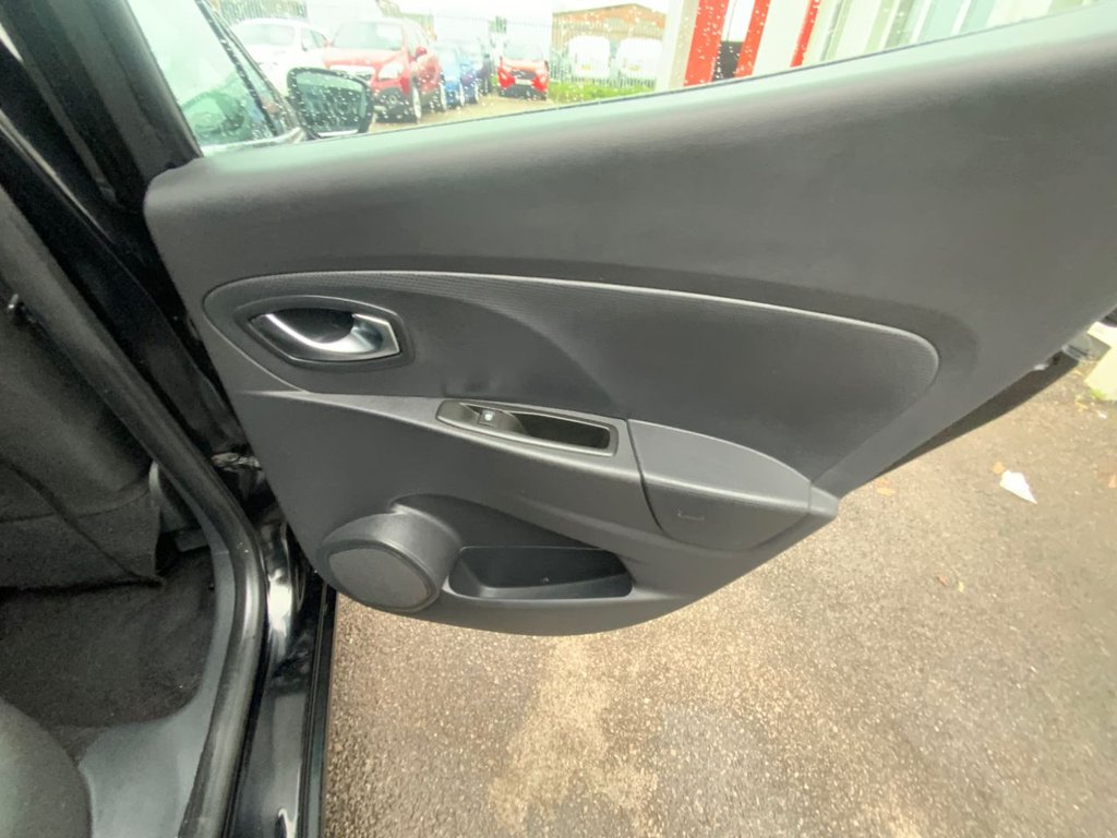 Used Renault Clio 2015 for sale - 76655165: Photo 25