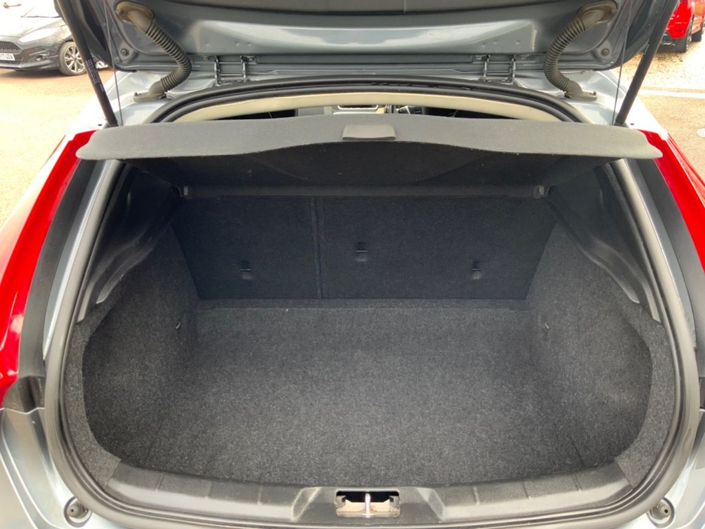 Used Volvo V40 2016 for sale - 77621689: Photo 19