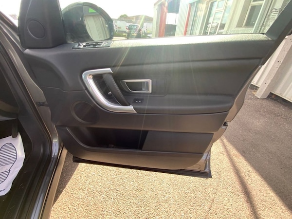 Used Land Rover Discovery Sport 2018 for sale - 75693539: Photo 17
