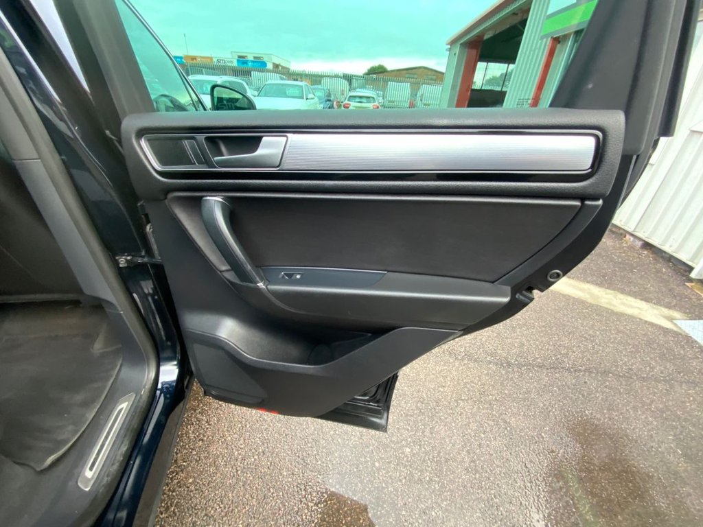 Used Volkswagen Touareg 2017 for sale - 75973898: Photo 32