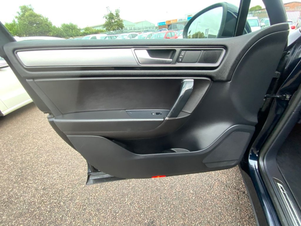 Used Volkswagen Touareg 2017 for sale - 75973898: Photo 39