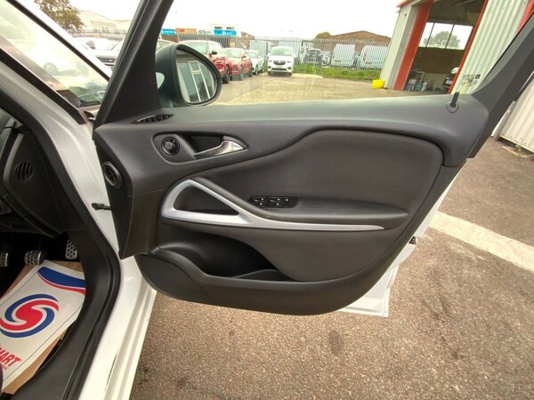 Used Vauxhall Zafira Tourer 2016 for sale - 76303878: Photo 17