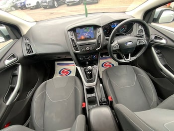 Used Ford Focus 2016 for sale - 76235739: Photo 2