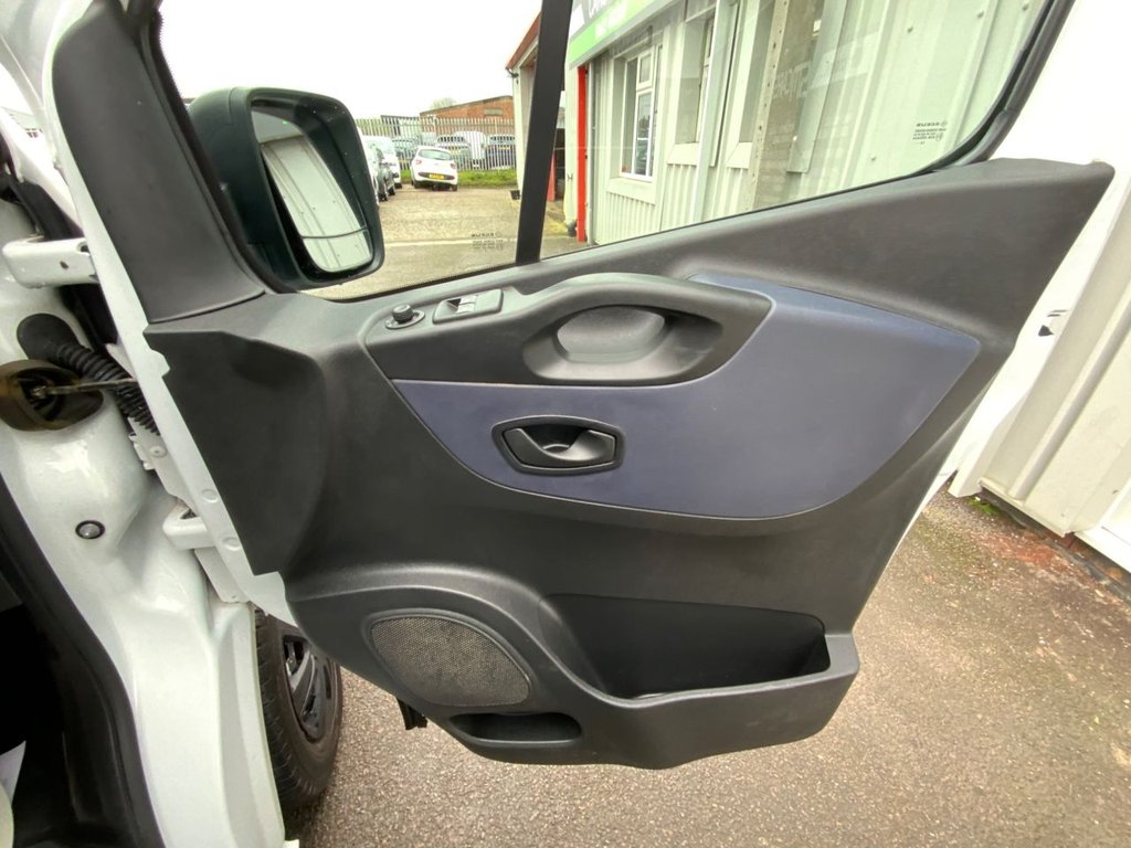 Used Vauxhall Vivaro 2017 for sale - 77302178: Photo 23