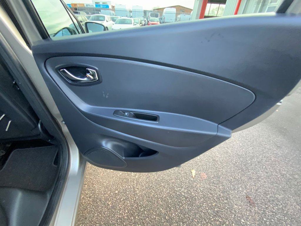 Used Renault Captur 2015 for sale - 76617492: Photo 29