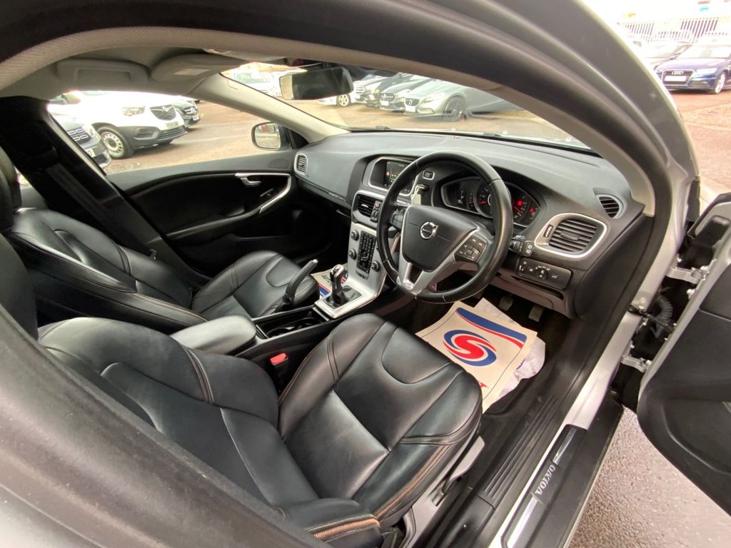 Used Volvo V40 2016 for sale - 77703918: Photo 2