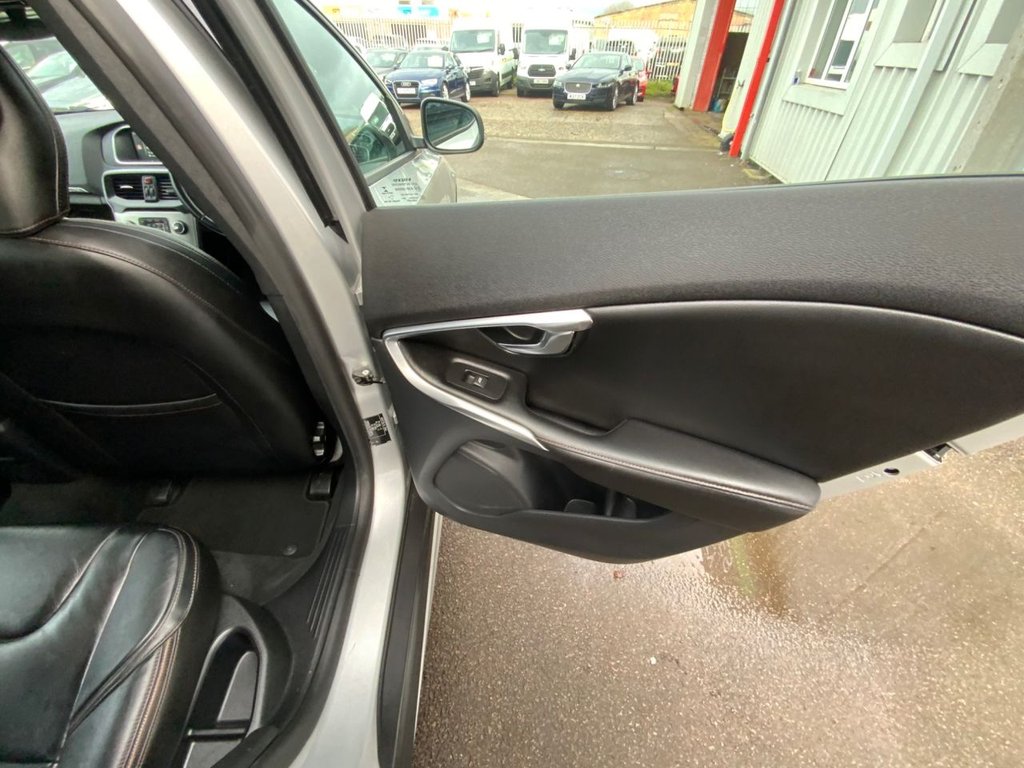 Used Volvo V40 2016 for sale - 77703918: Photo 21