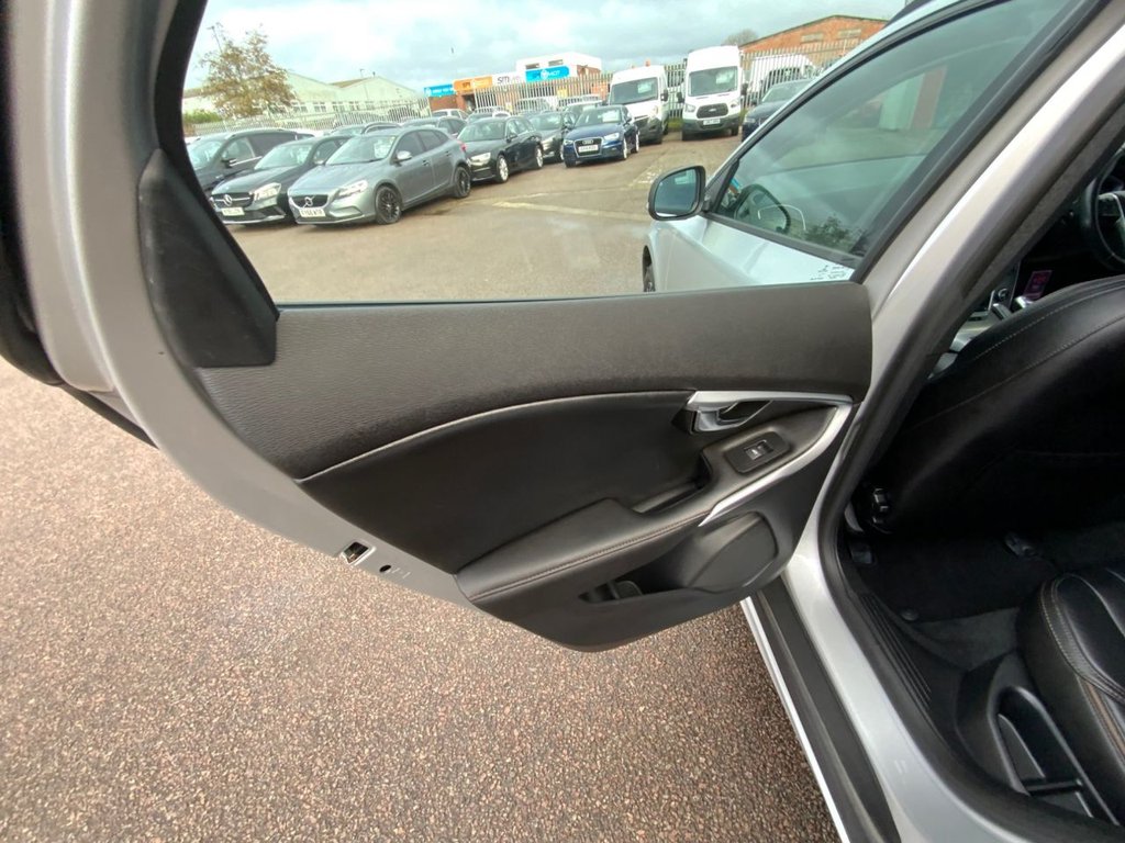 Used Volvo V40 2016 for sale - 77703918: Photo 28