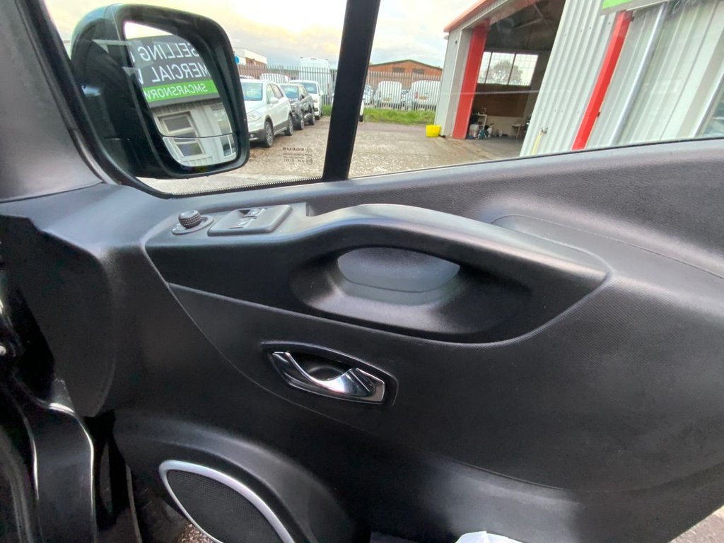 Used Vauxhall Vivaro 2018 for sale - 76345952: Photo 12