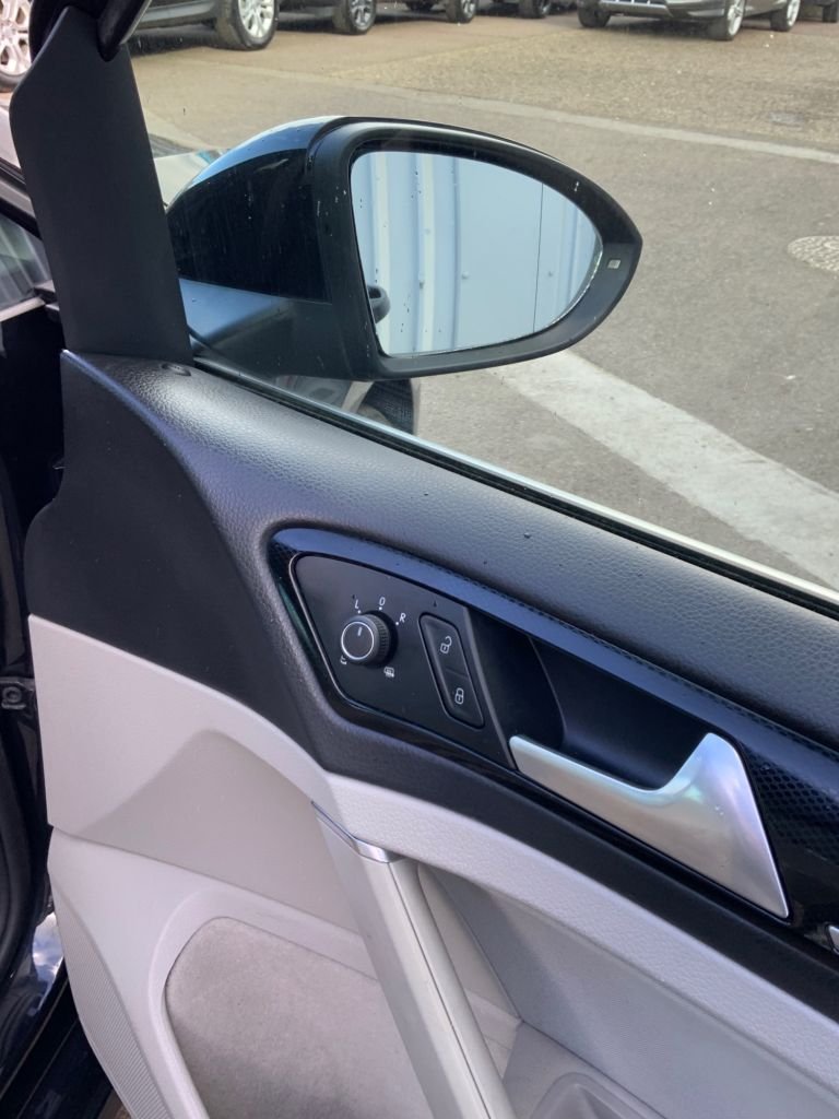 Used Volkswagen Golf 2016 for sale - 77990950: Photo 12