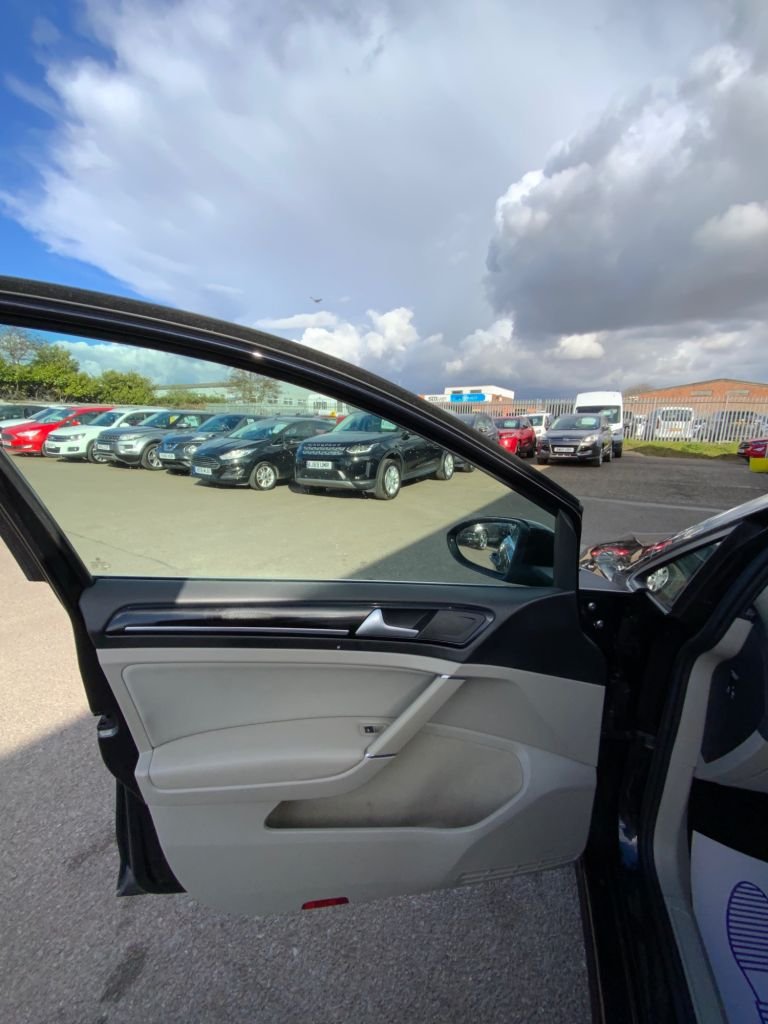 Used Volkswagen Golf 2016 for sale - 77990950: Photo 28