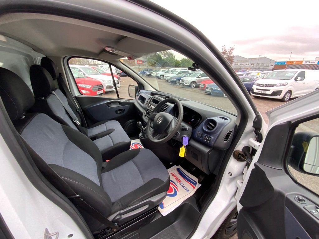 Used Vauxhall Vivaro 2017 for sale - 77666778: Photo 2