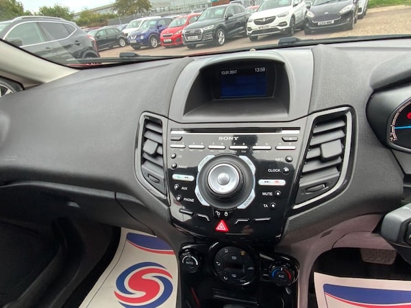 Used Ford Fiesta 2015 for sale - 76081055: Photo 30
