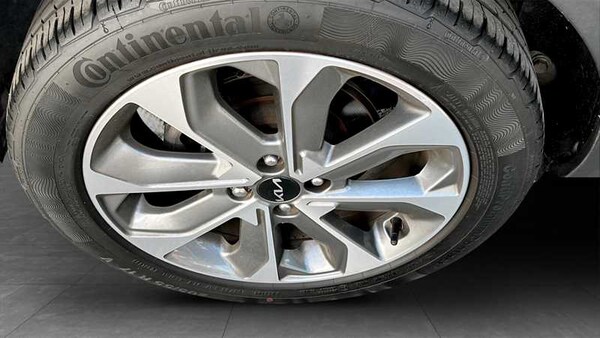 Used Kia Stonic 2023 for sale - 75427589: Photo 22
