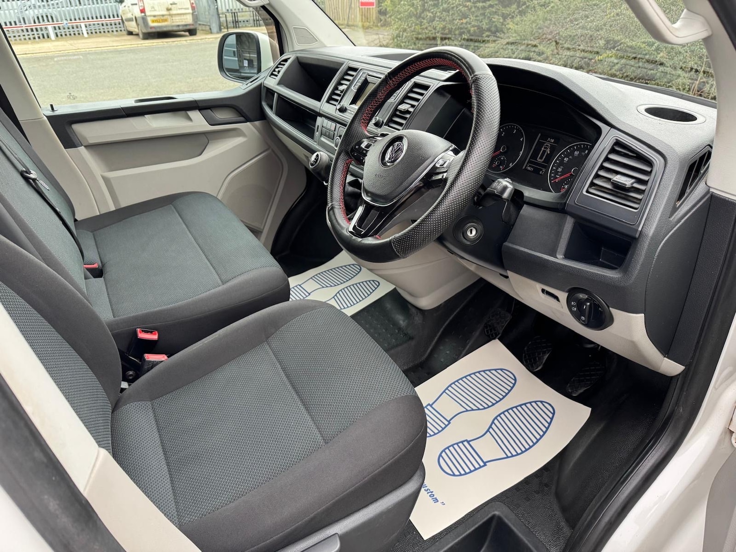 Used Volkswagen Transporter 2017 for sale - 77595217: Photo 9