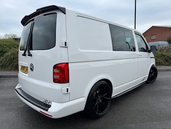 Used Volkswagen Transporter 2018 for sale - 78202309: Photo