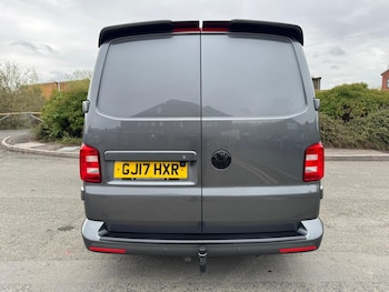 Used Volkswagen Transporter 2017 for sale - 78202271: Photo