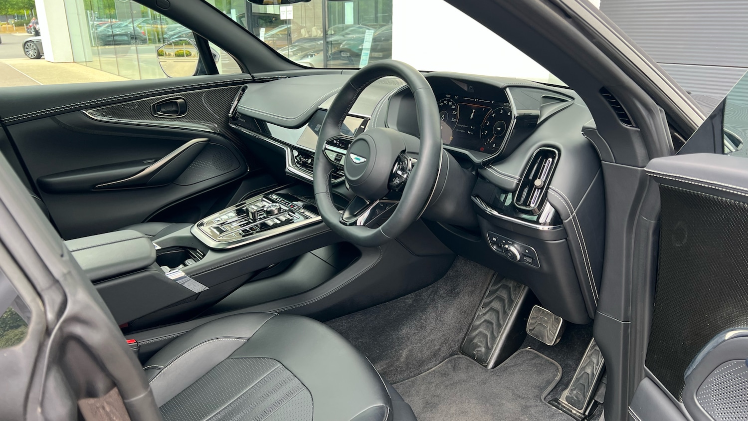 Used Aston Martin DBX 2024 for sale - 76910974: Photo 3