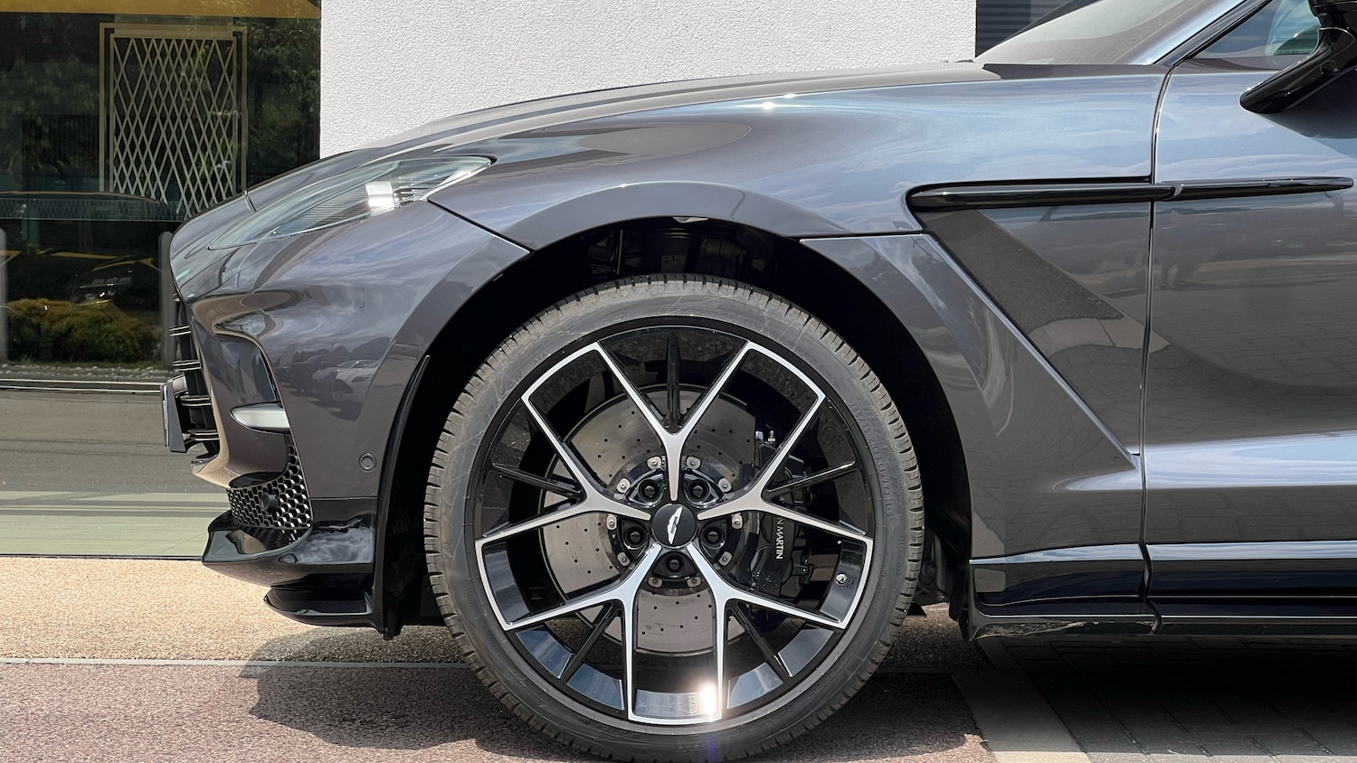 Used Aston Martin DBX 2024 for sale - 76910974: Photo 4