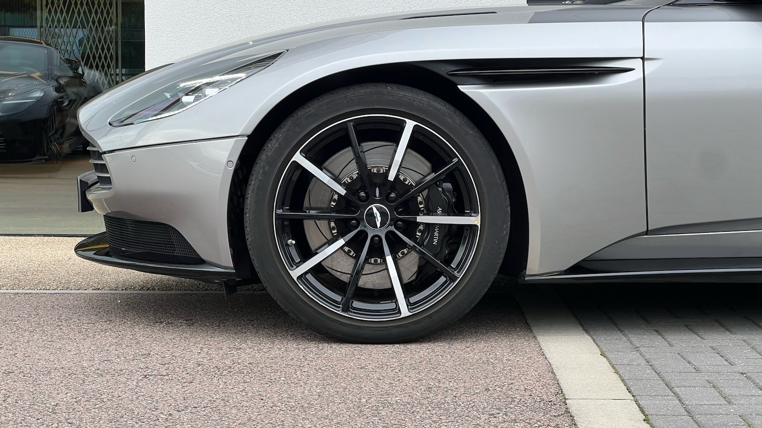 Used Aston Martin DB11 for sale - 76951272: Photo 4